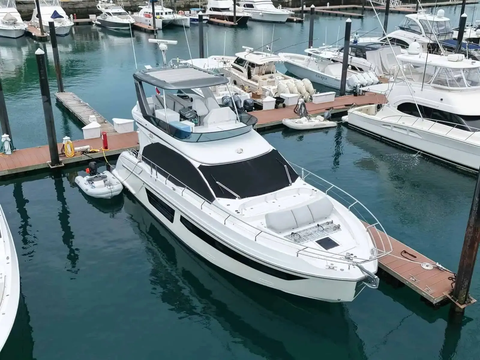 du thuyen azimut fly 53 cu 2022